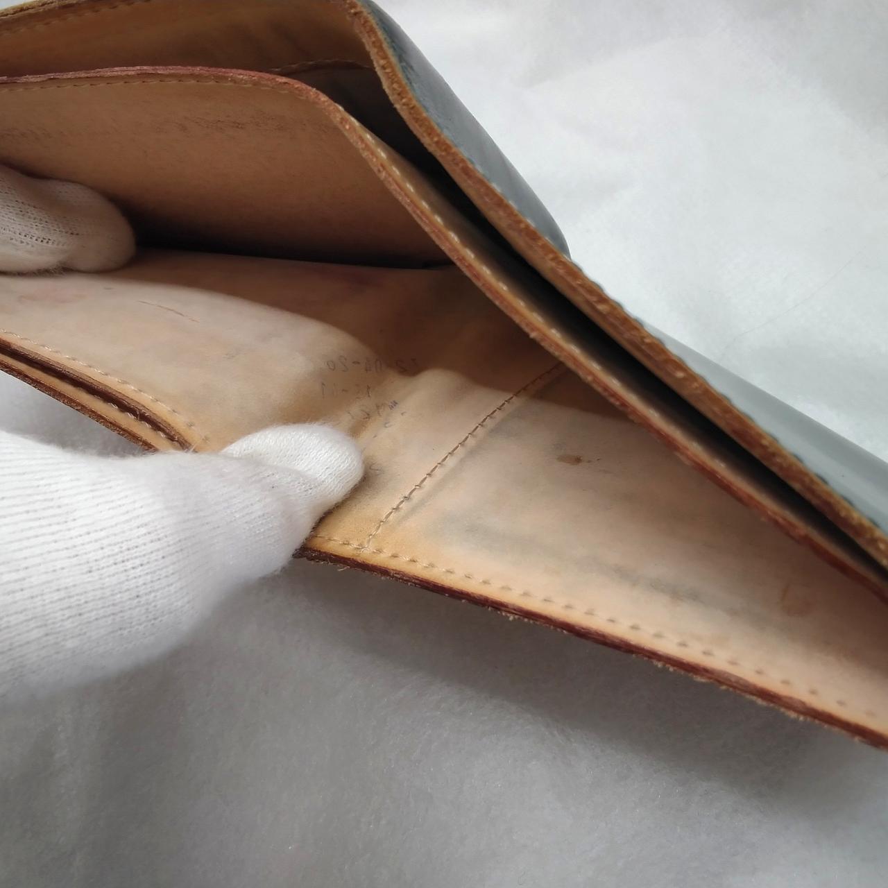 お札入れ内汚れあります