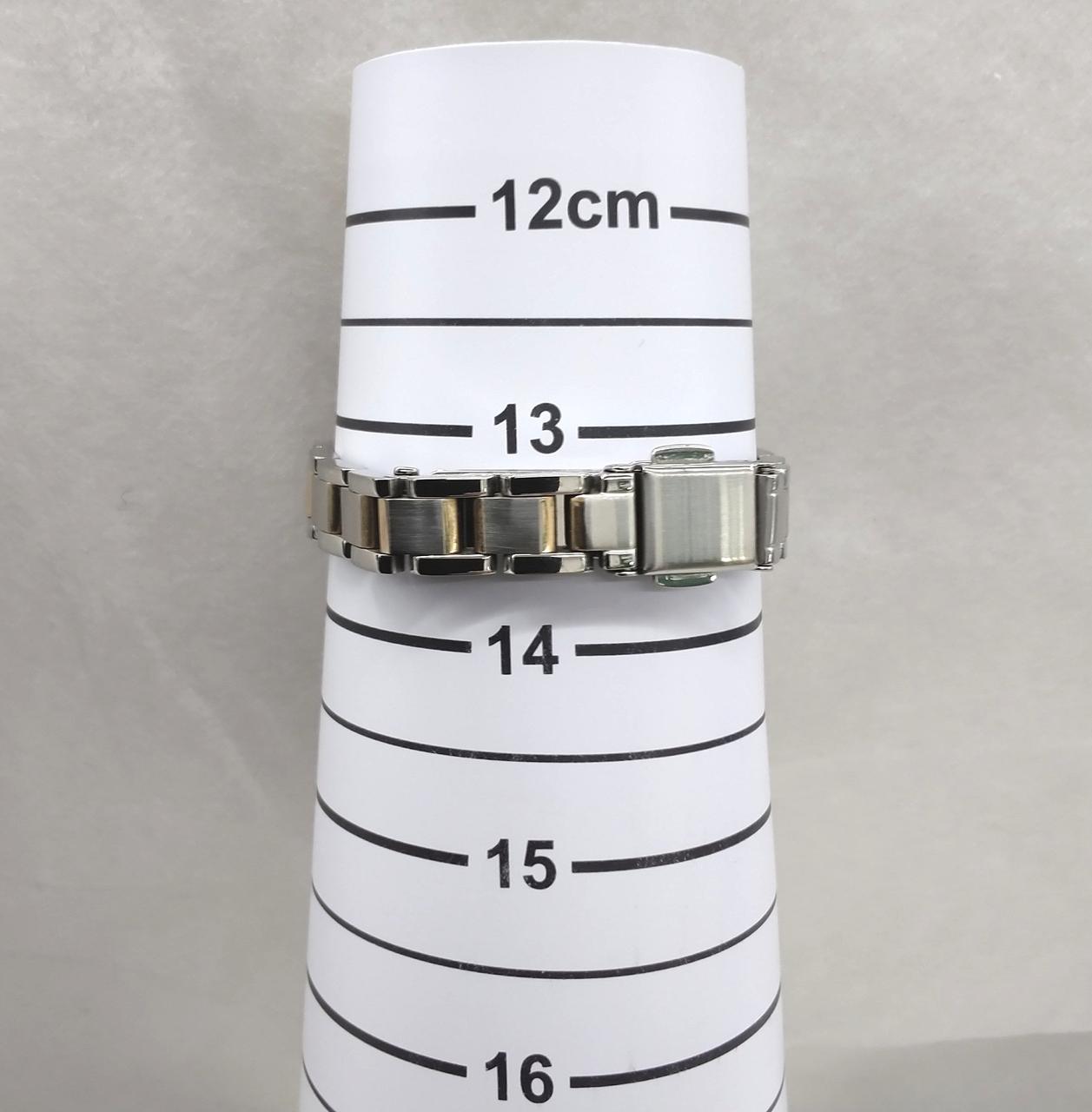 腕周り小さめです