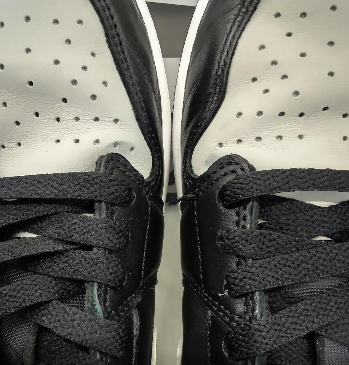 両側に変色あります