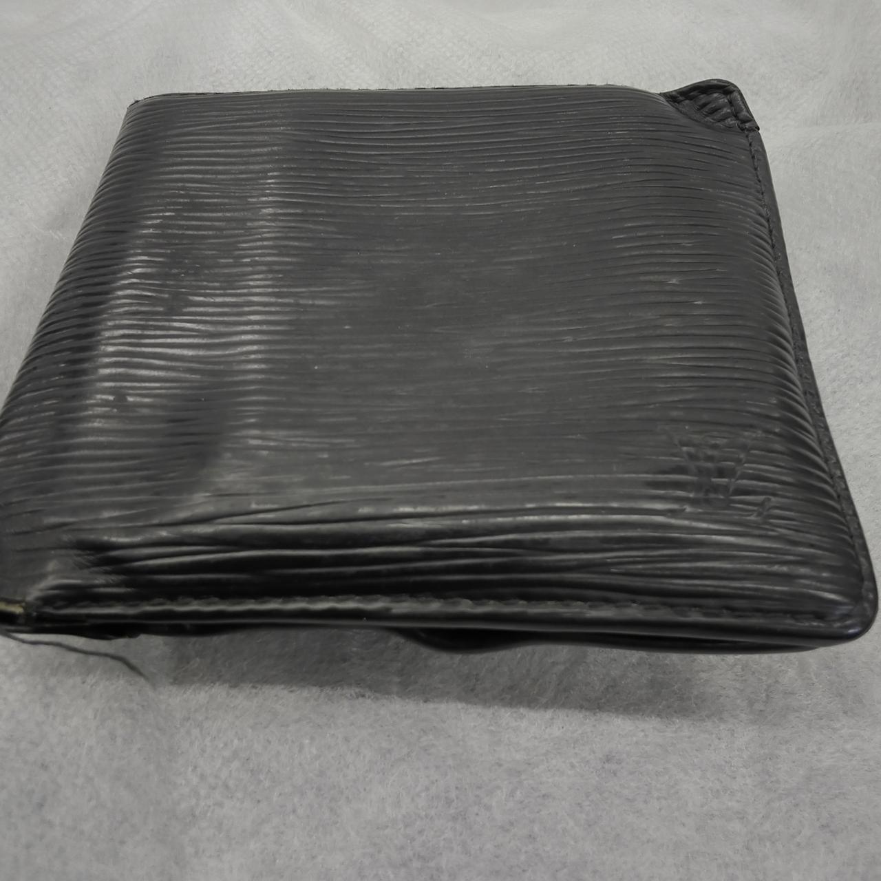 表面　色ムラ傷型崩れあり