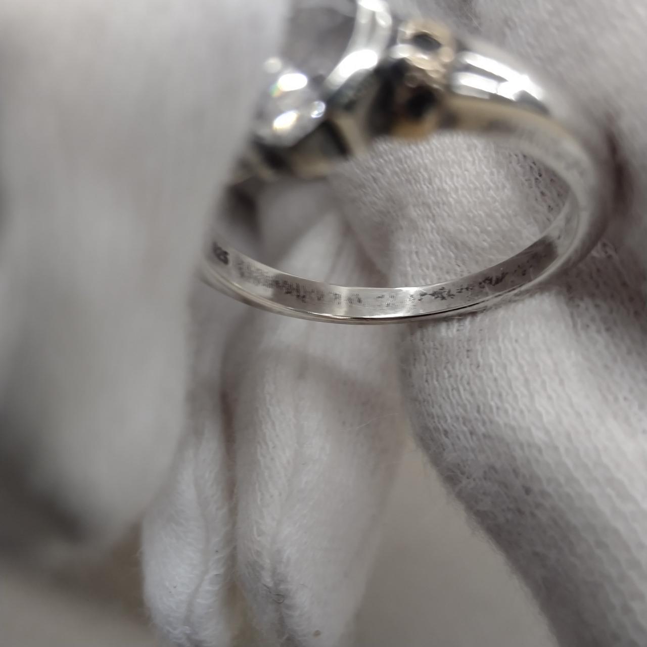 内部に傷が多数見られます。