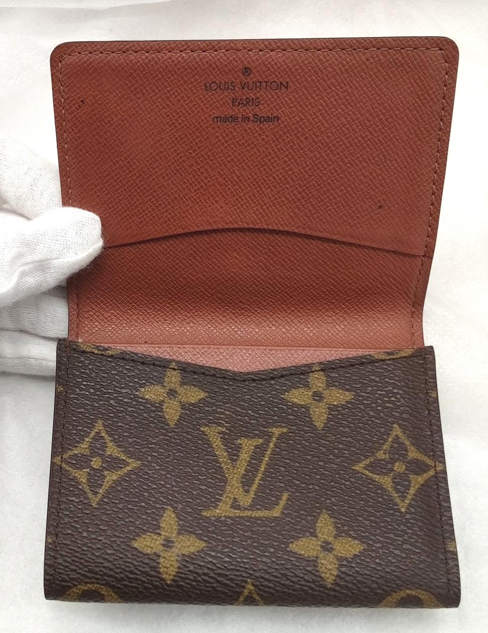 内側に黒い点あります