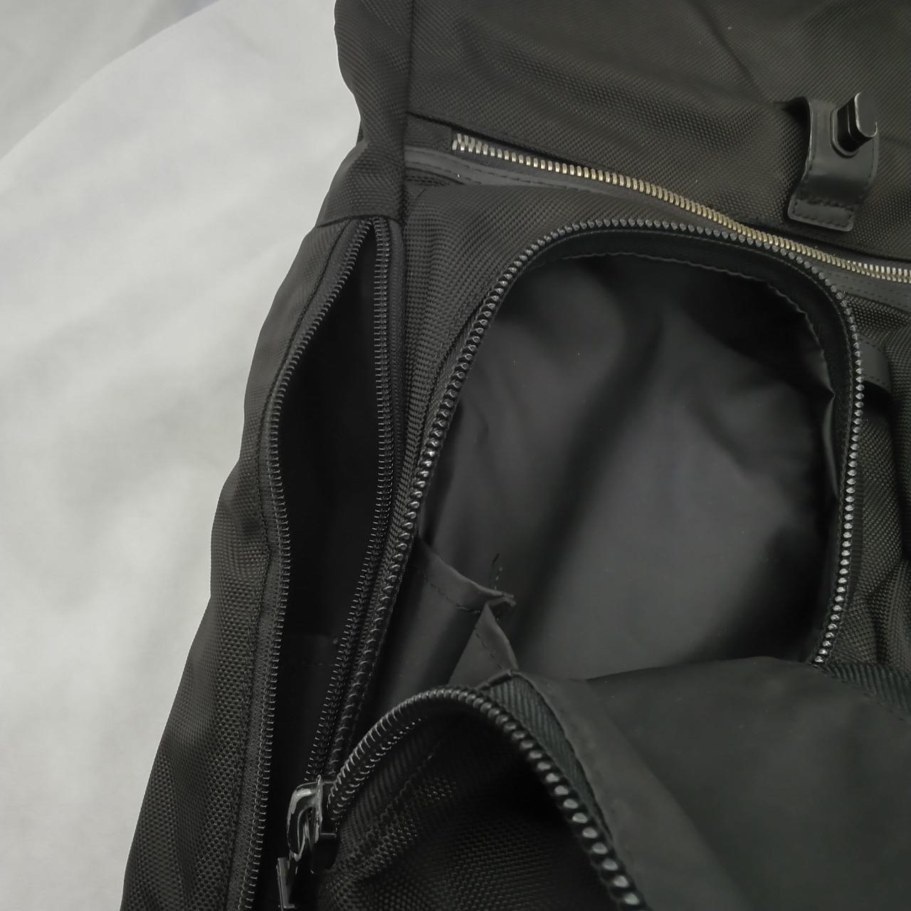 前面ポケット左側