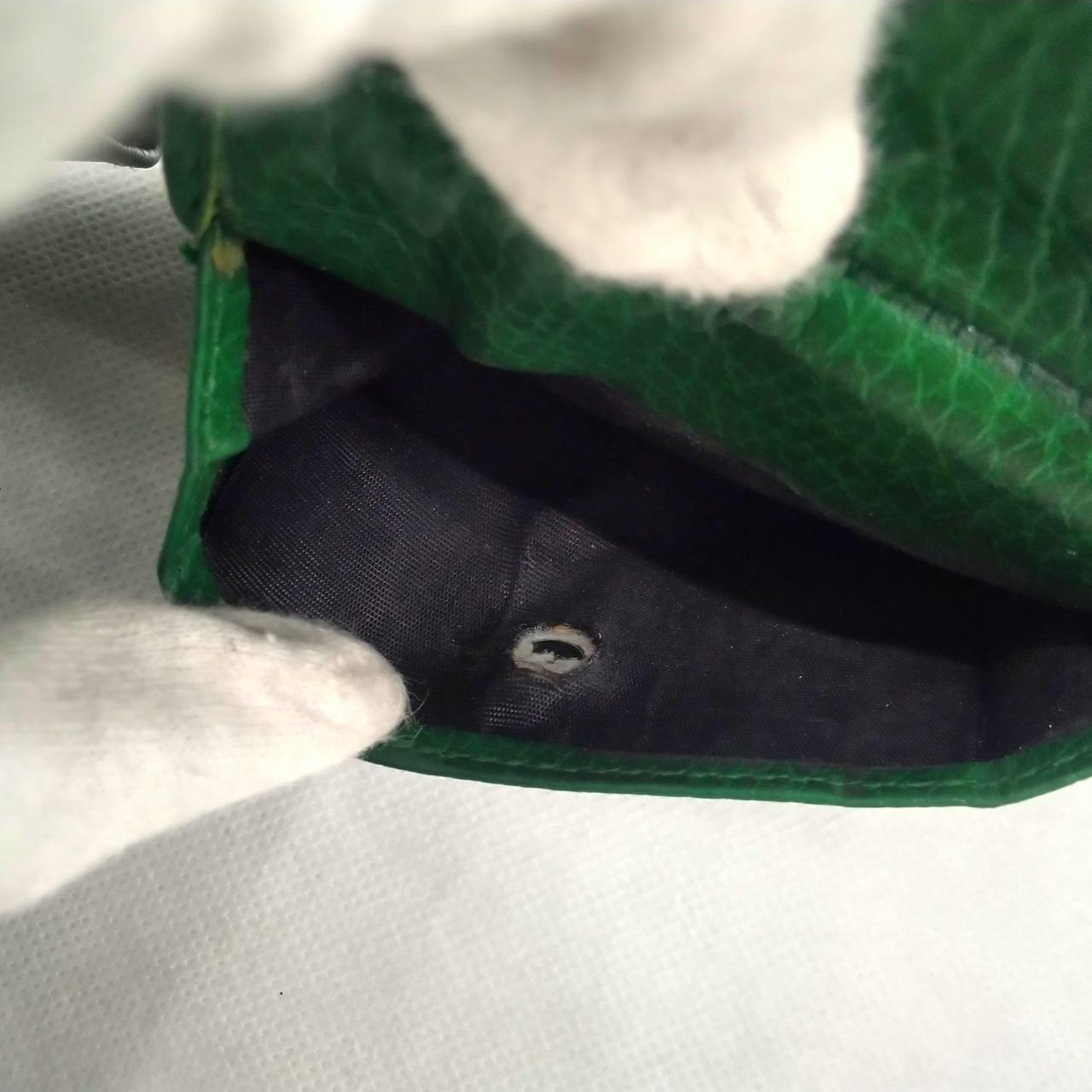 ボタン内側破れあります