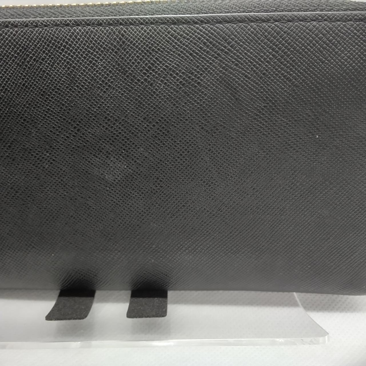 擦れて白くなっています。