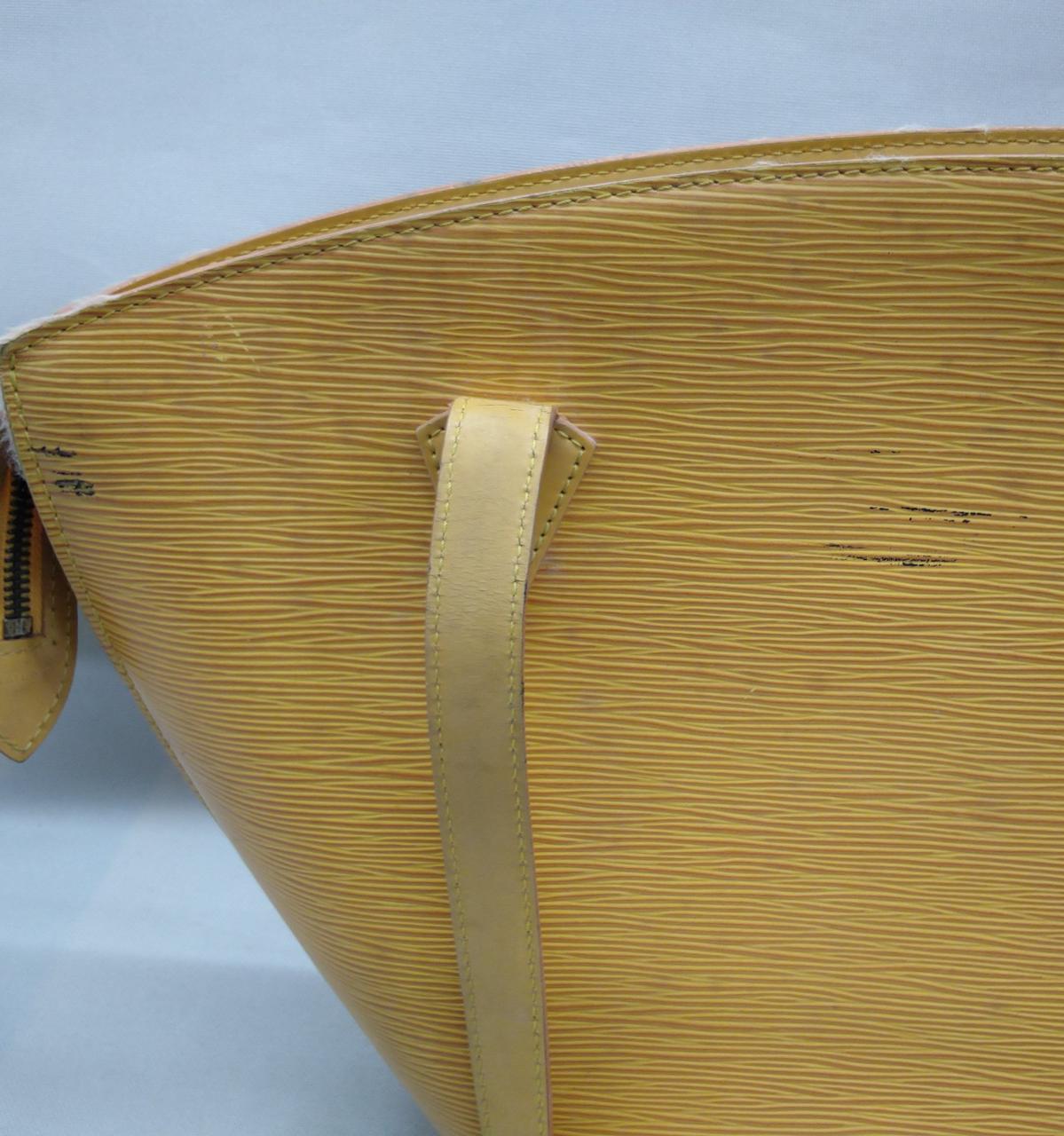 シミ、汚れあり