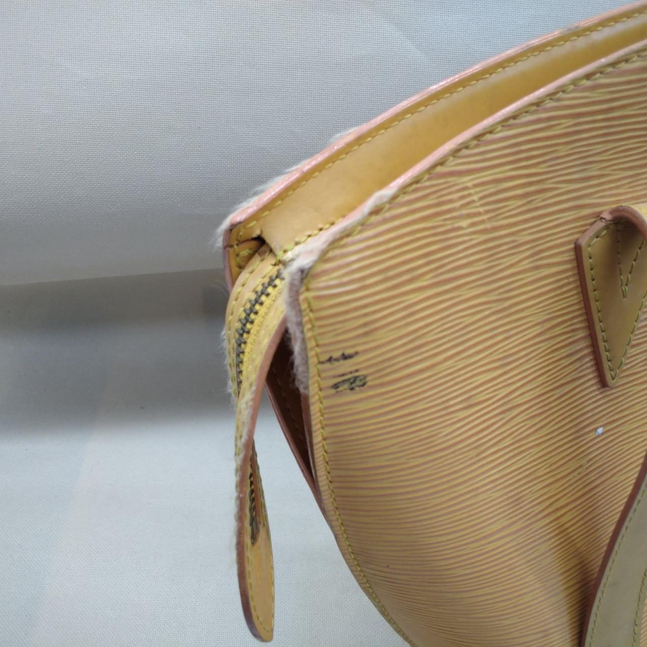 汚れ、毛羽立ちあり