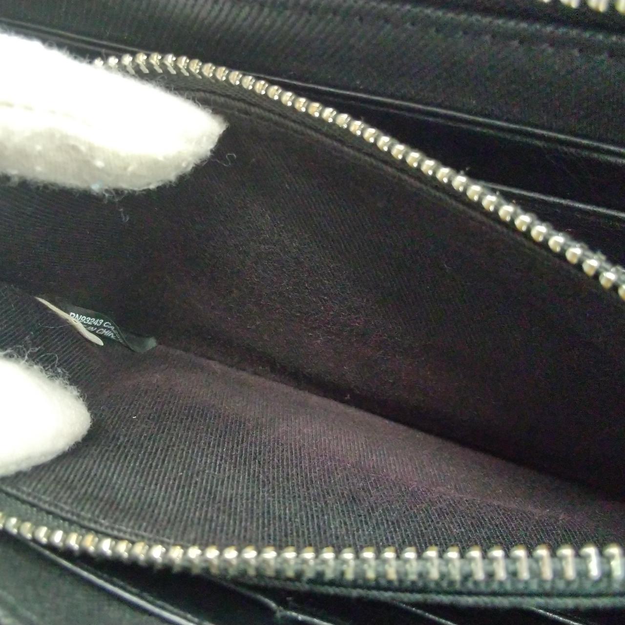 コインケース内変色あります