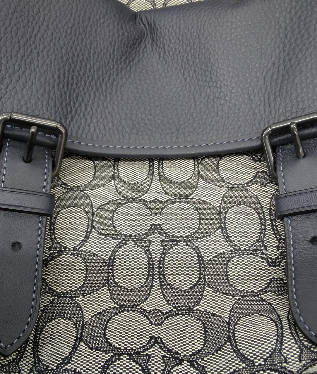 ストラップパーツは共通です