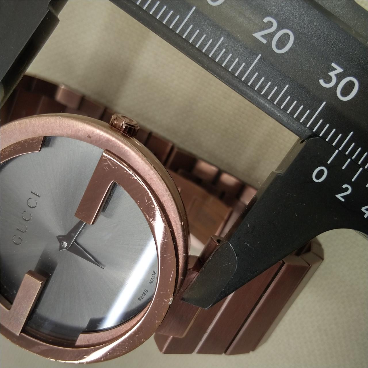 表面目立つキズあり