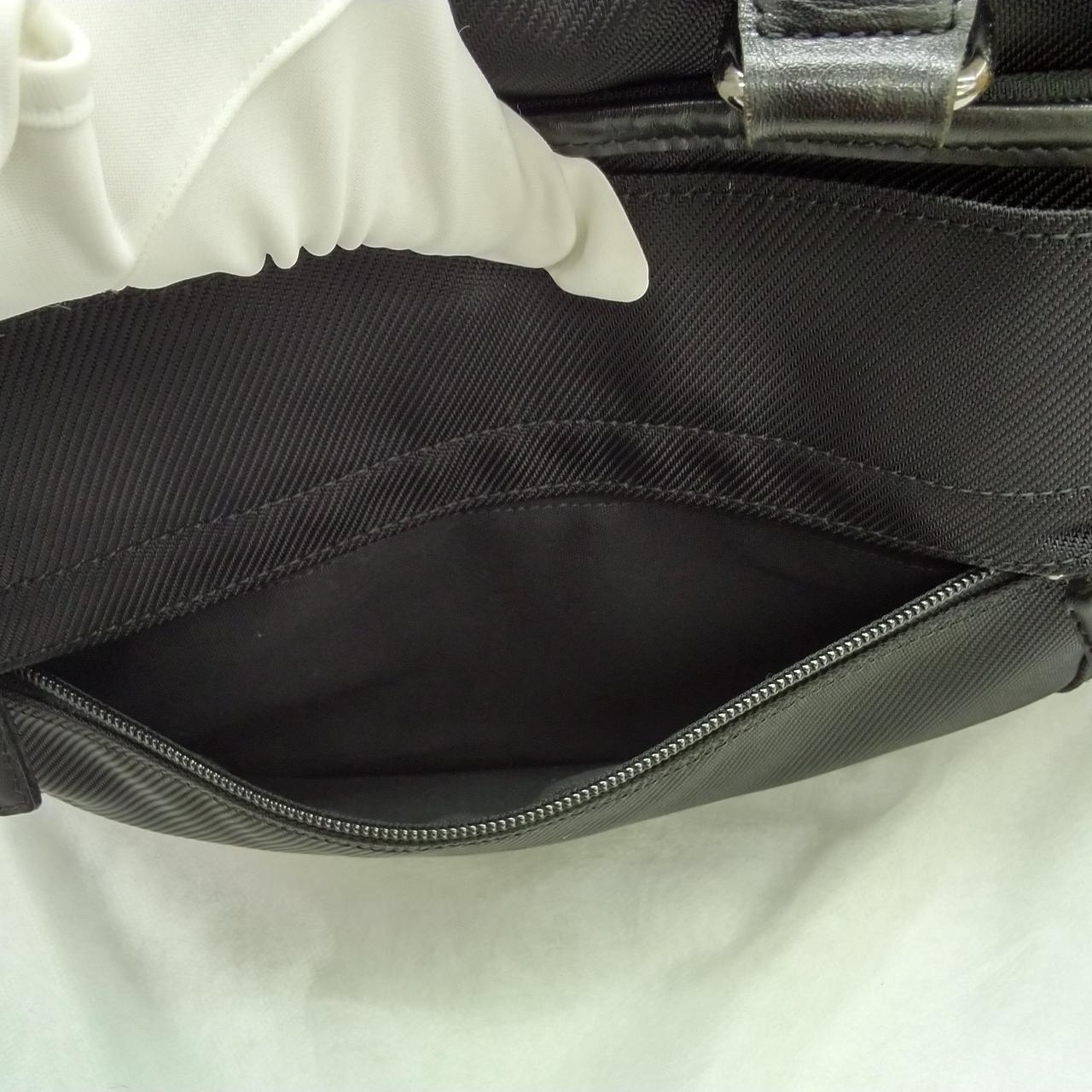 背面下部ポケット