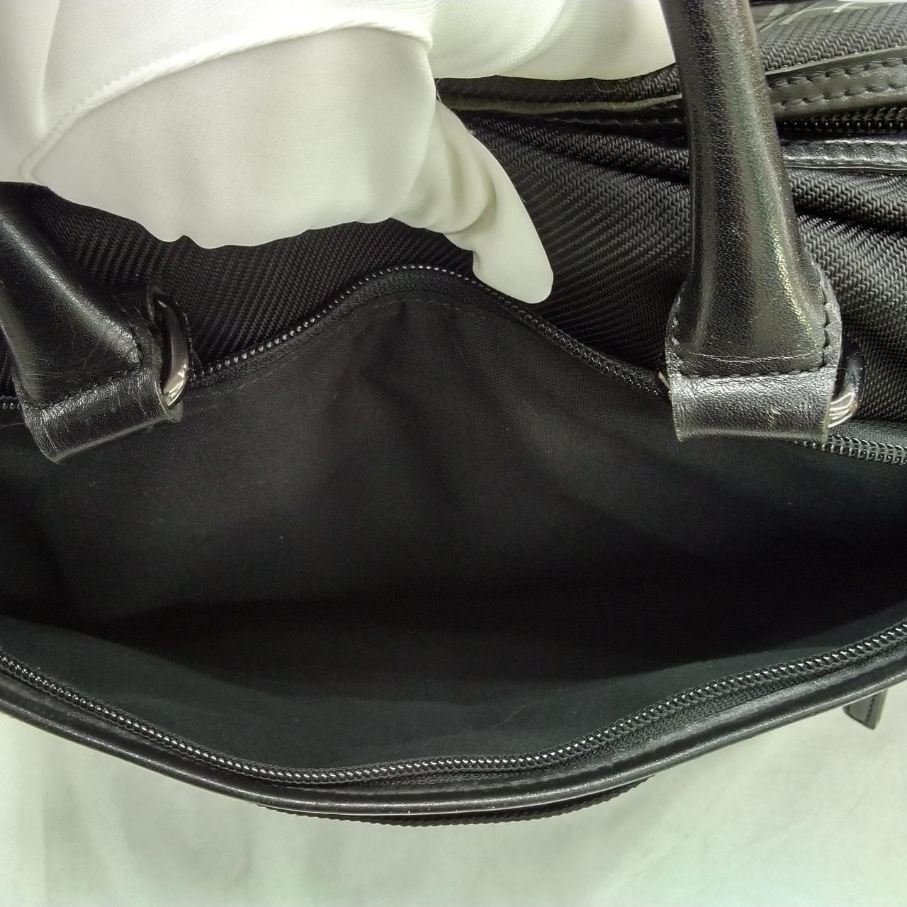 背面上部ポケット