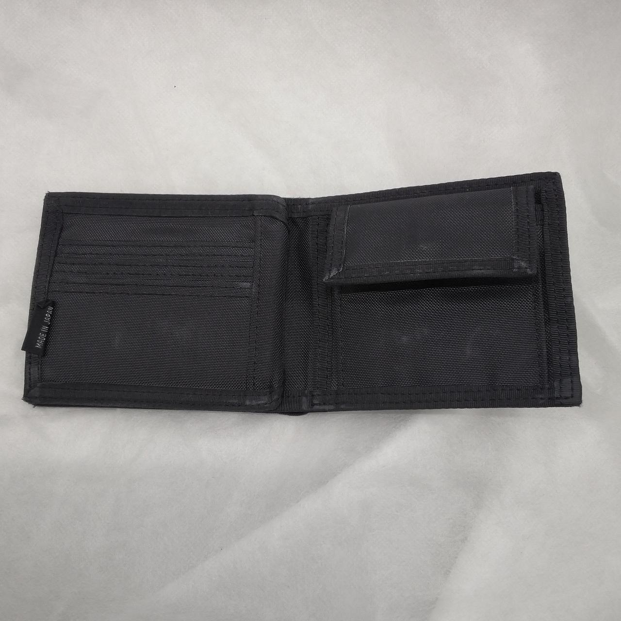 全体的に白く汚れあります。