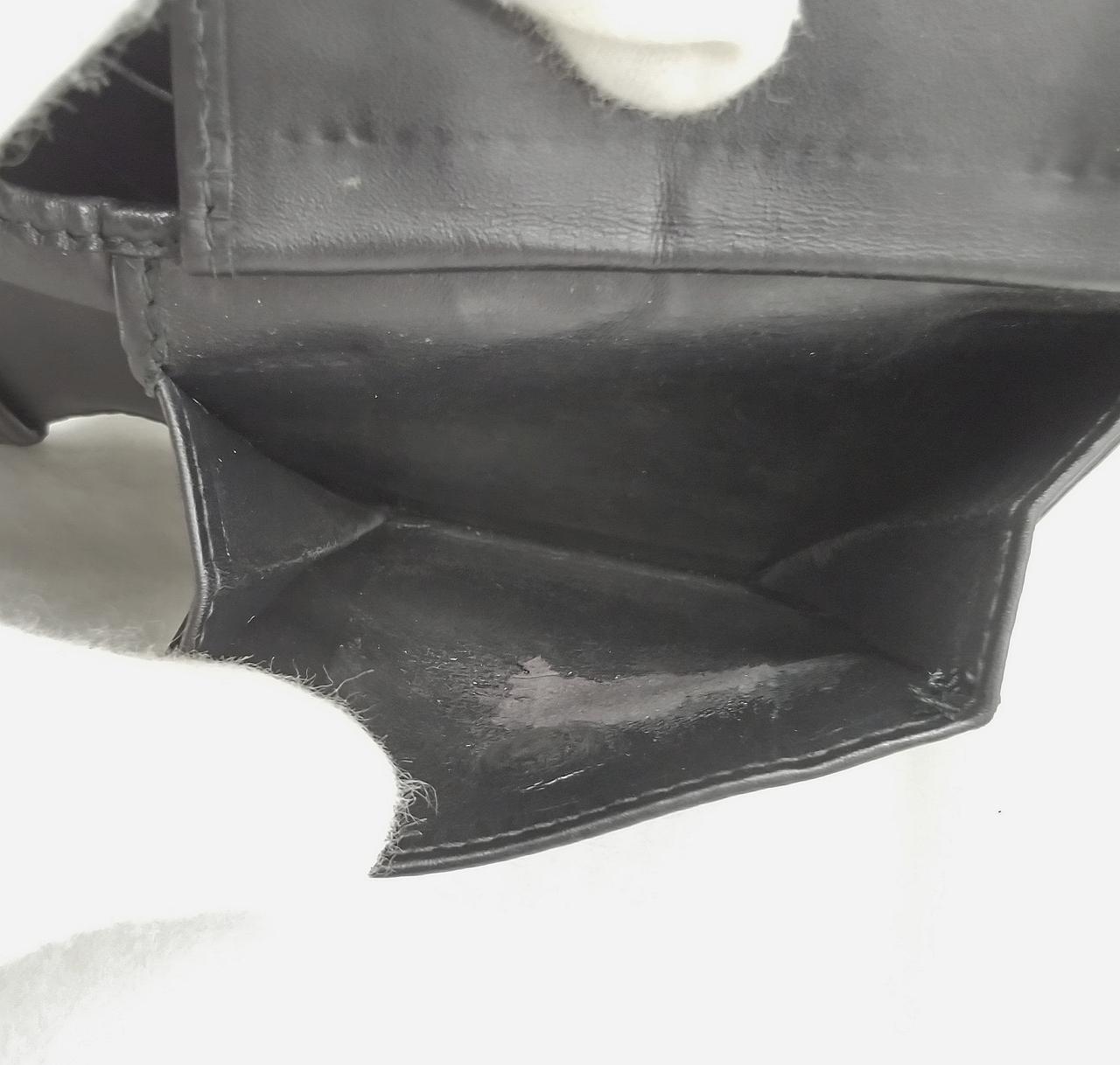 中側に剥がれ等使用感あります