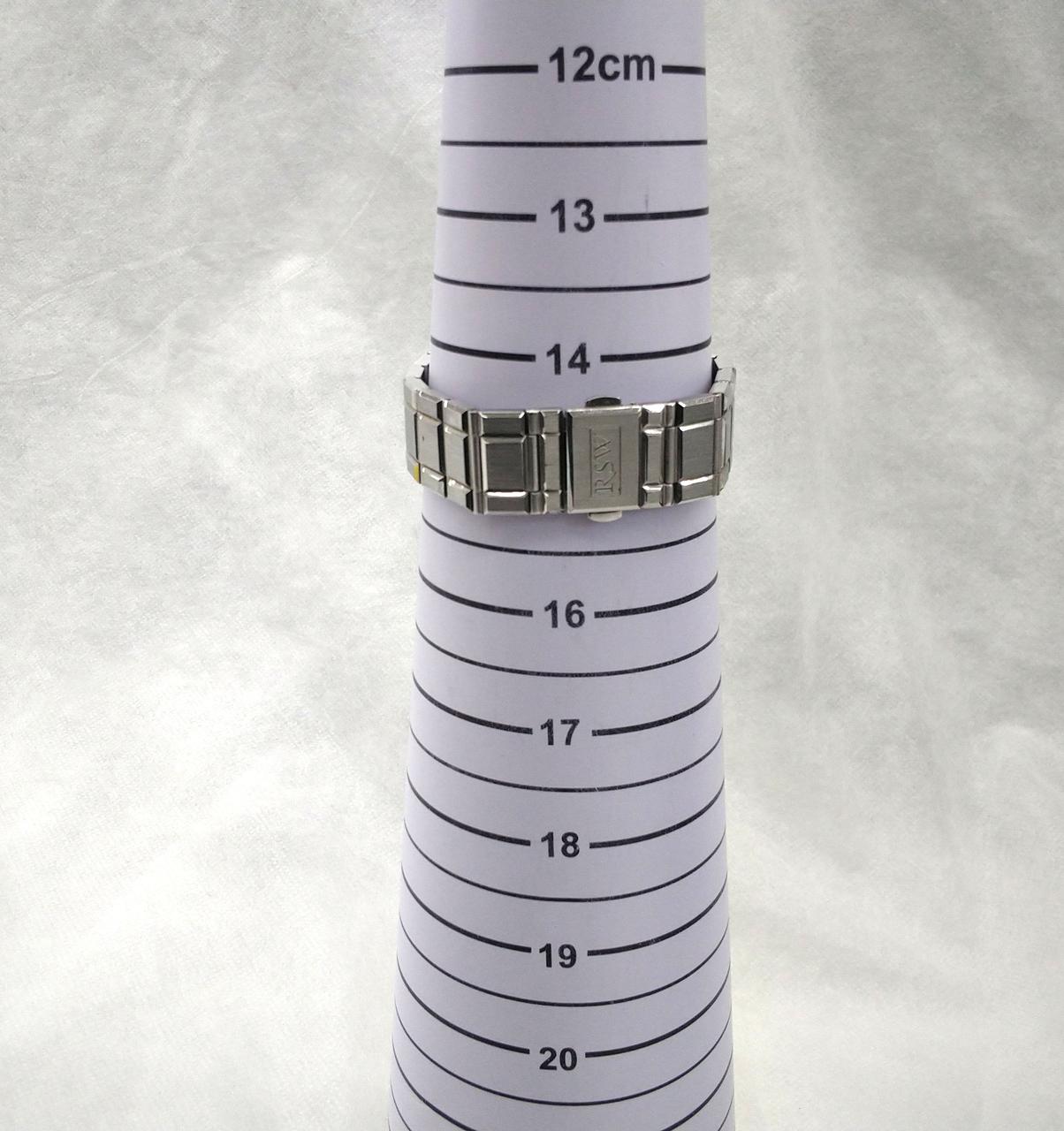 腕周り約14.5cmです