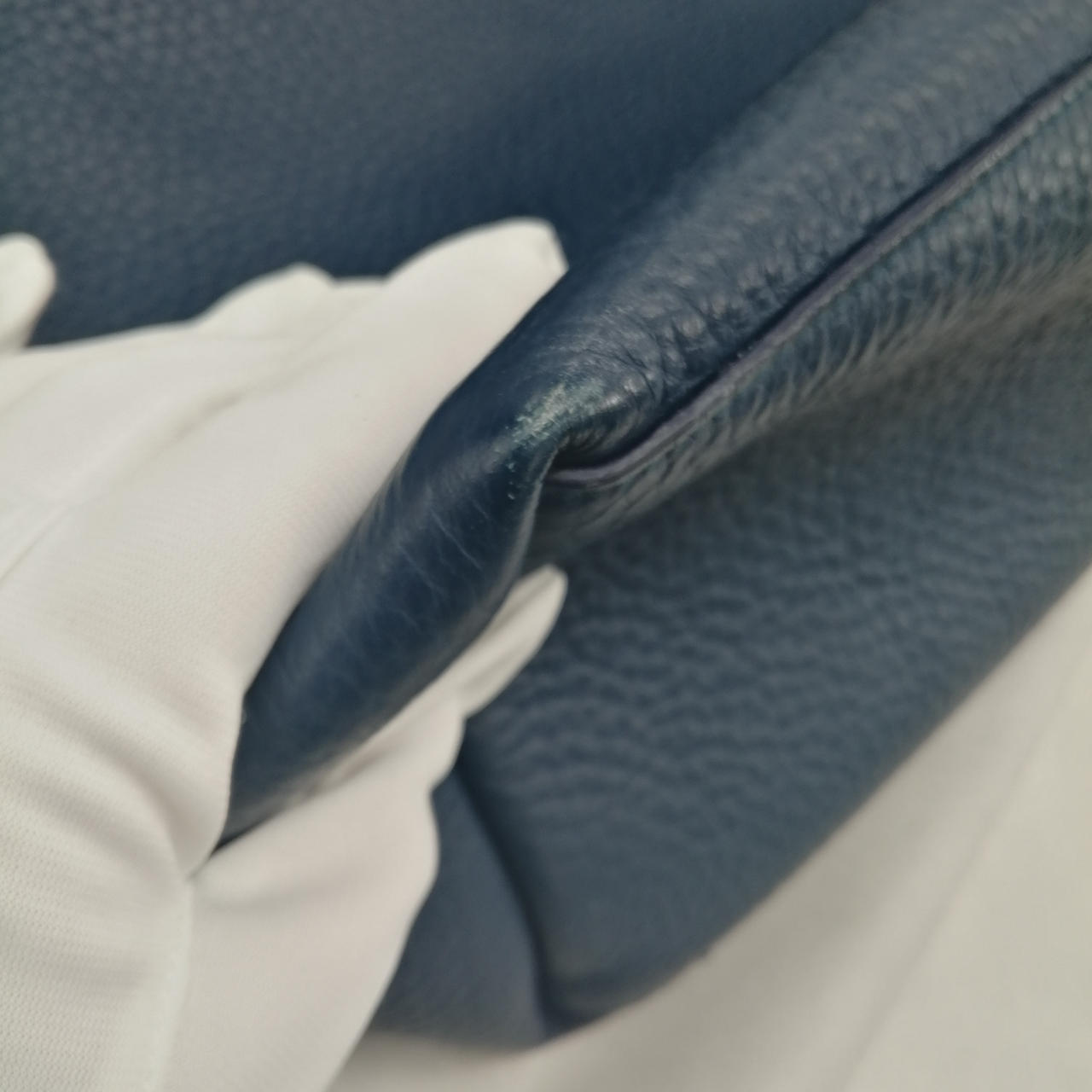 角スレが四方に見られます。