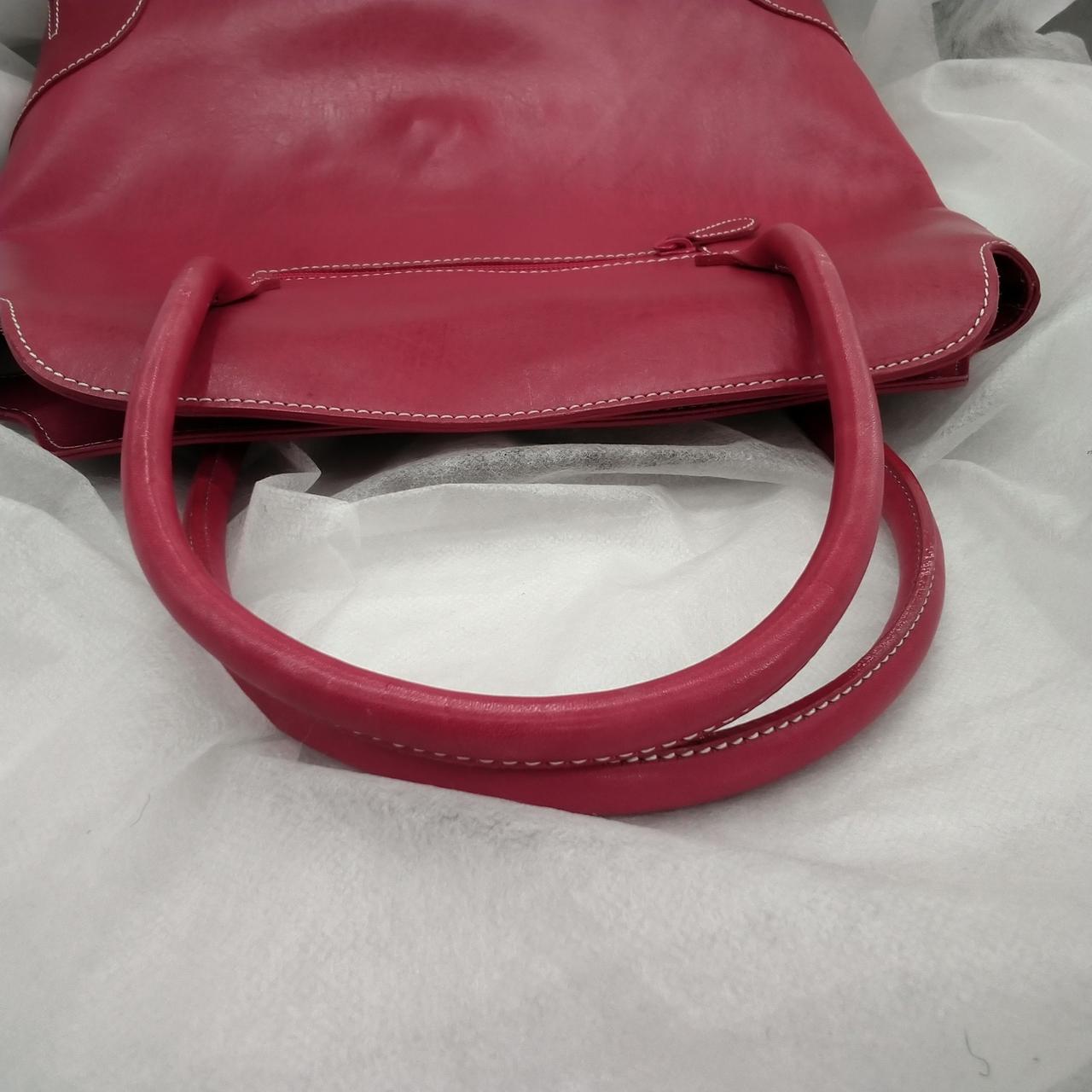 白く多数に剥がれが見られます。