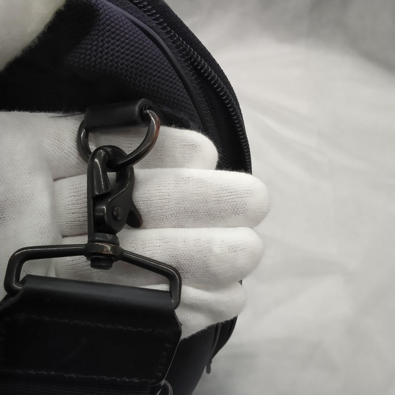 金属部分に変色が見られます。