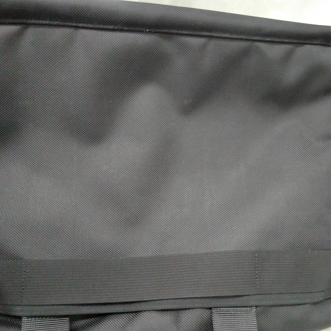 引っかき傷が多数見られます。