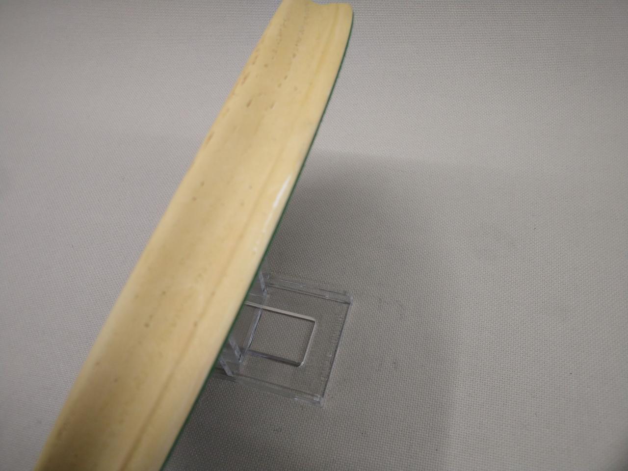 白いキズがあります