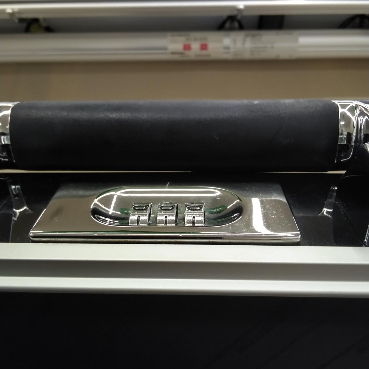 ロックナンバーは、000です。