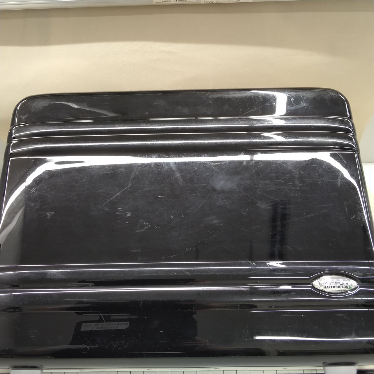 キズ、汚れがあります。