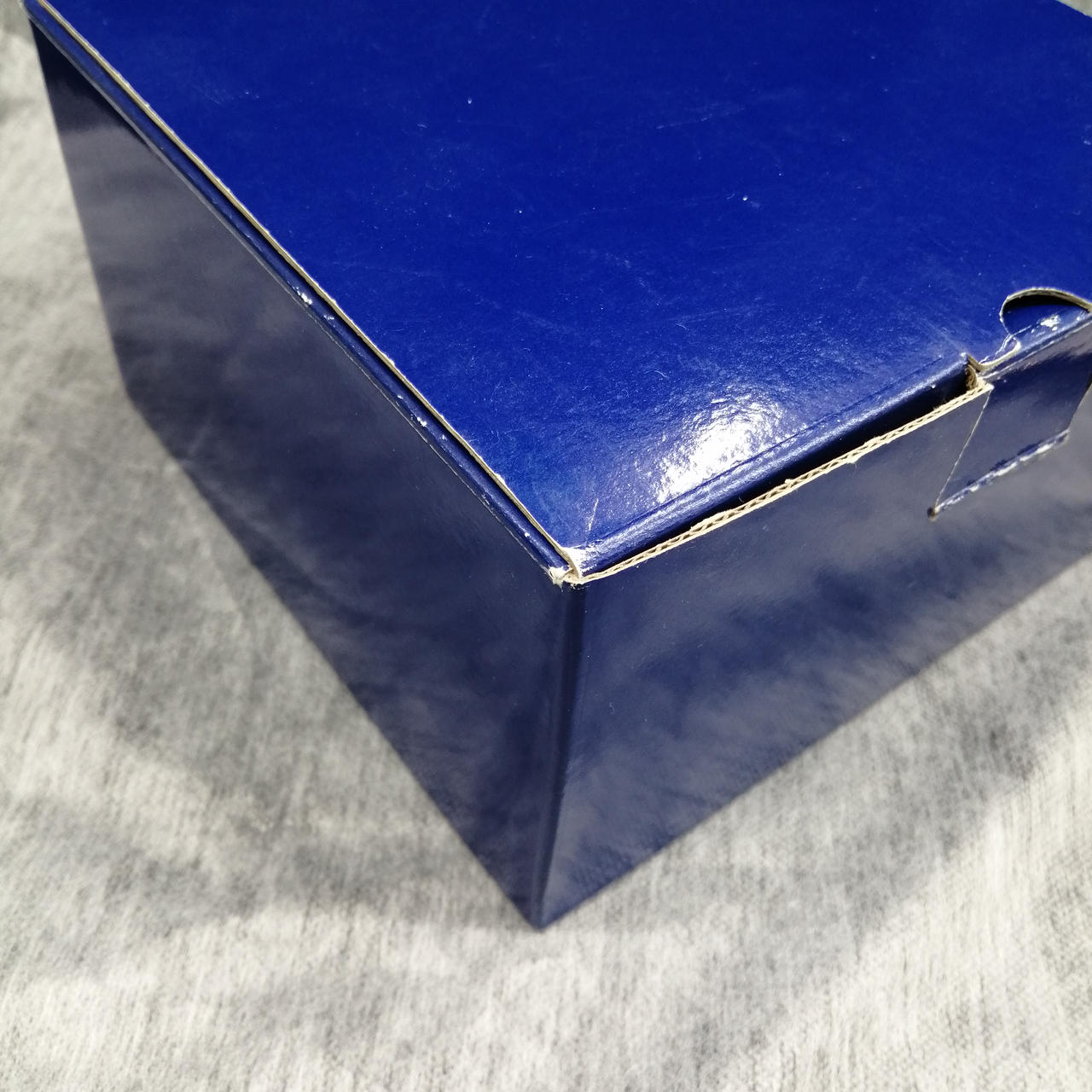 箱の角のダメージあります