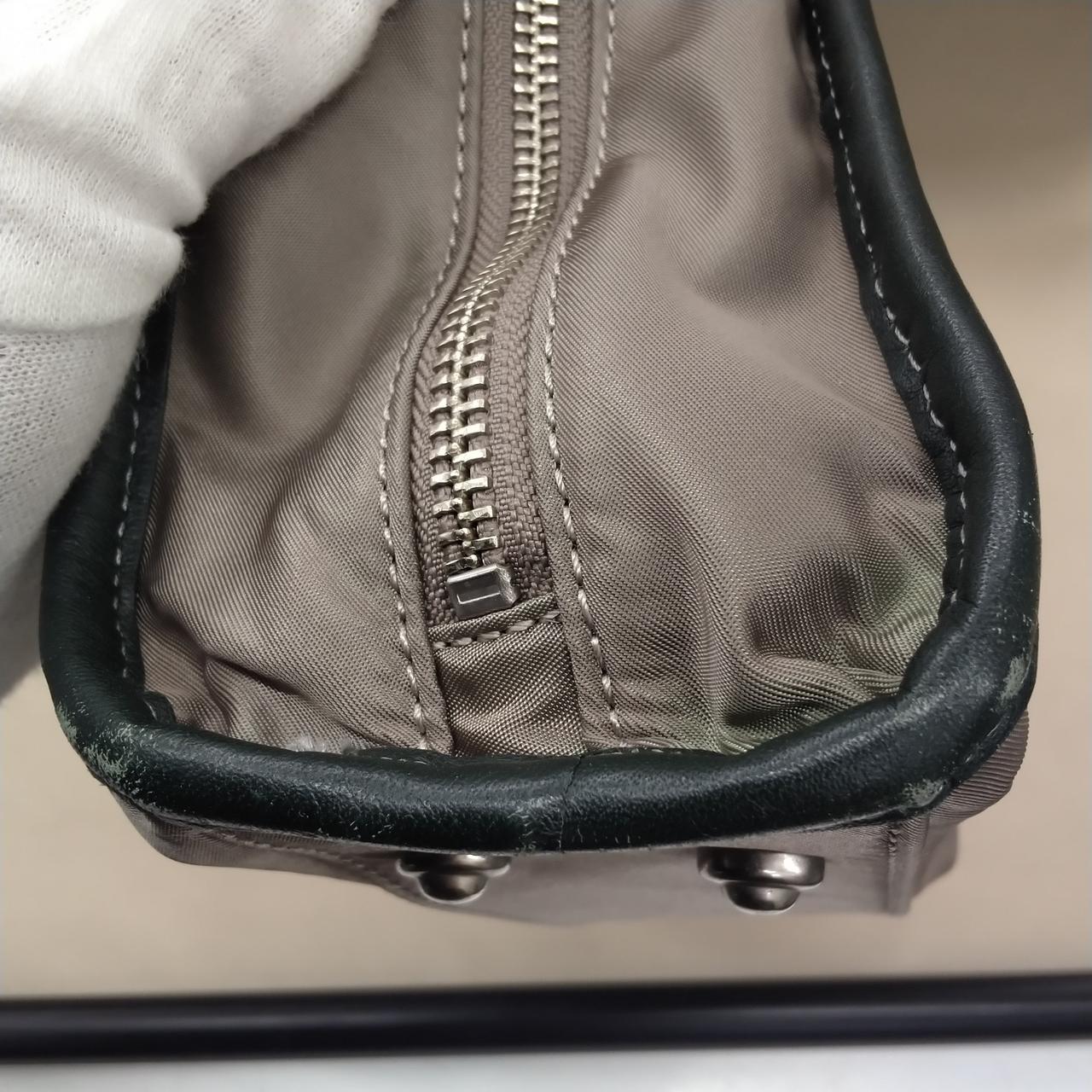 変色角スレが見られます。