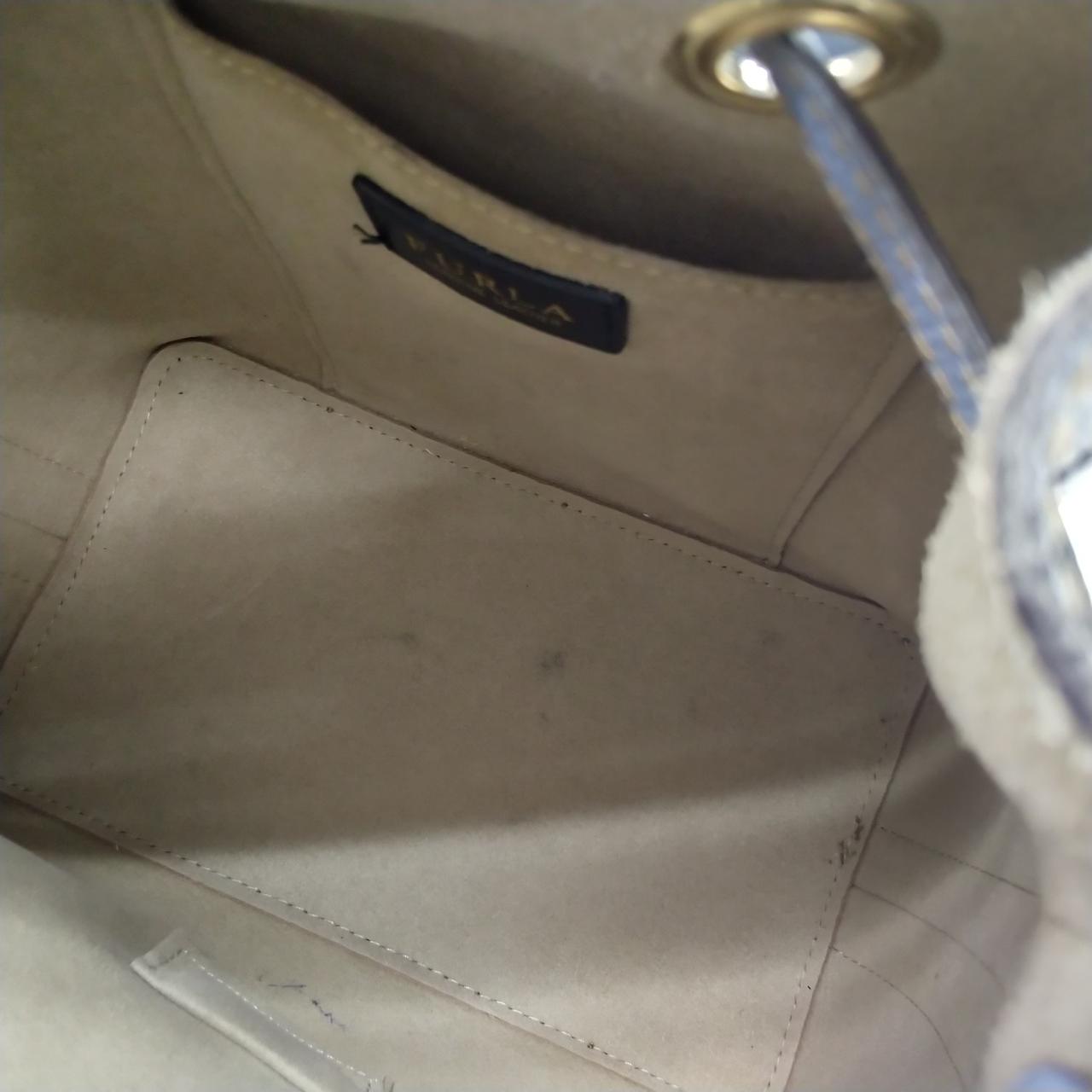 四方にボールペン跡があります。