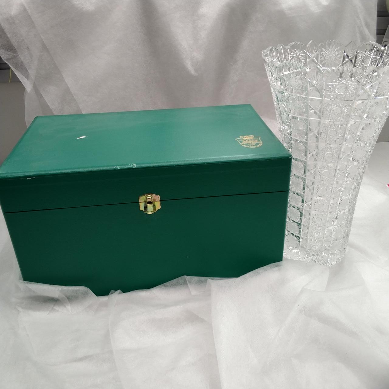 箱付きです。箱にもシール跡があります。