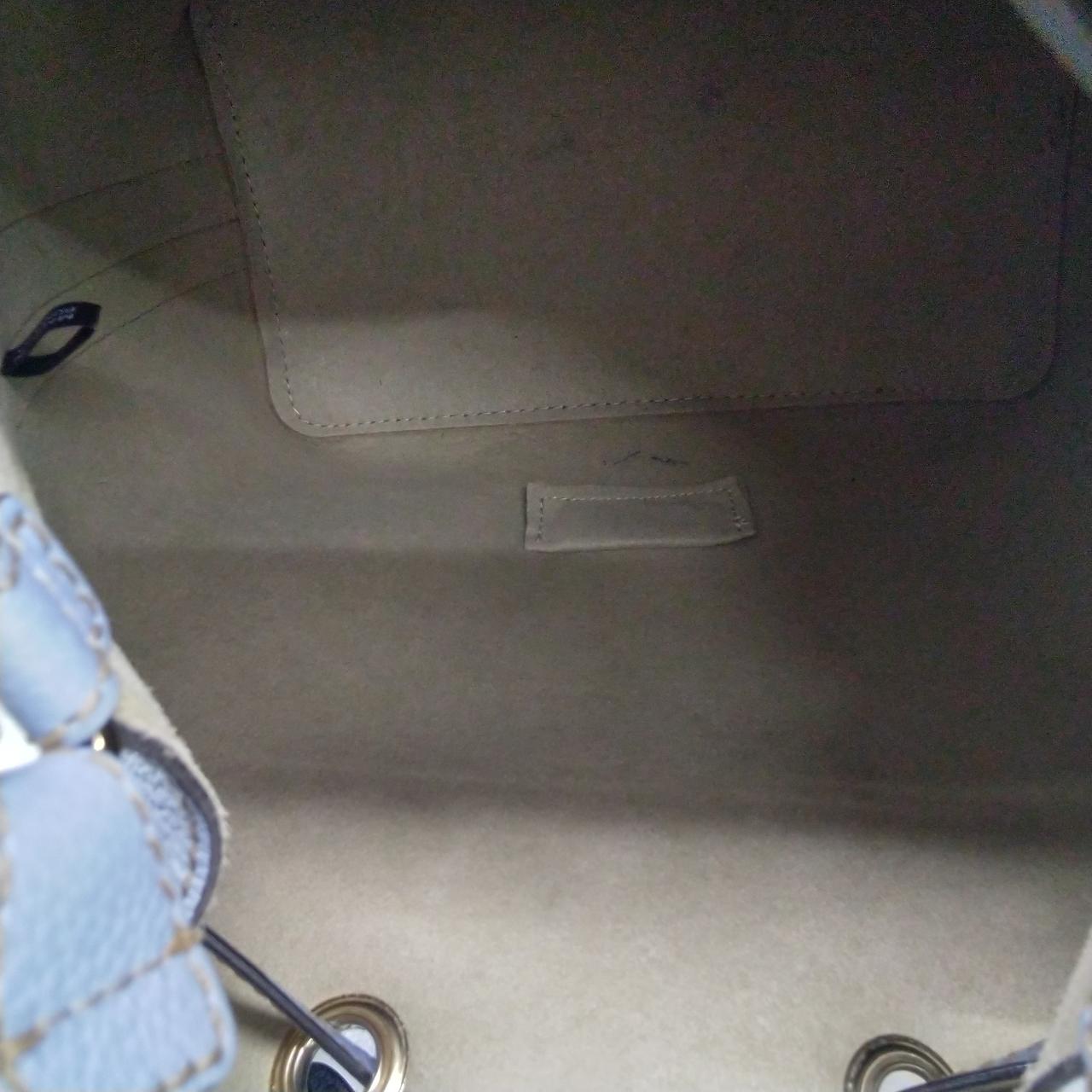 四方にボールペン跡があります。