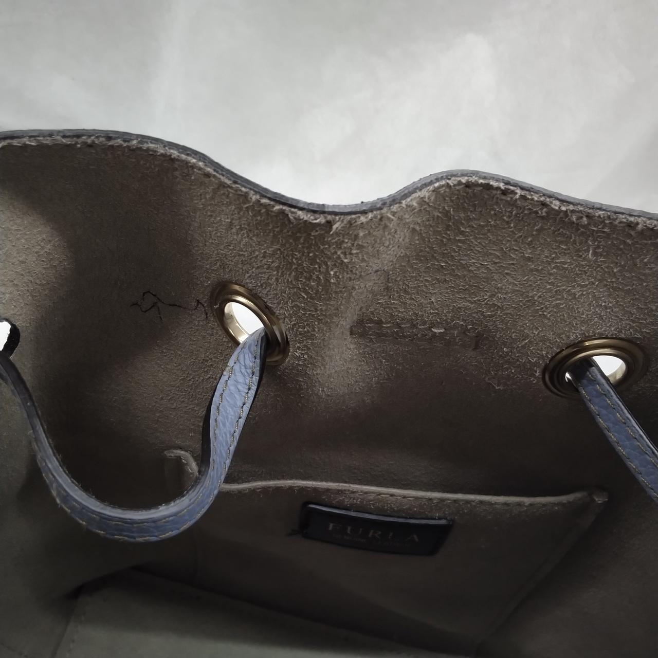 四方にボールペン跡があります。