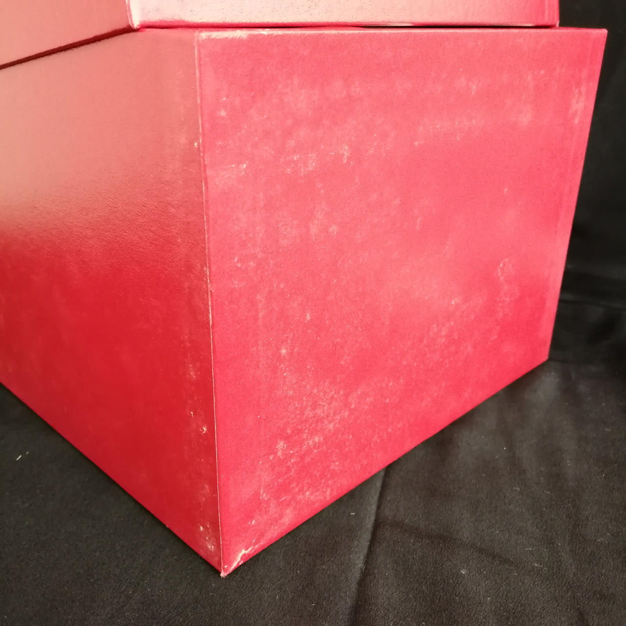 全体的に汚れが見られます