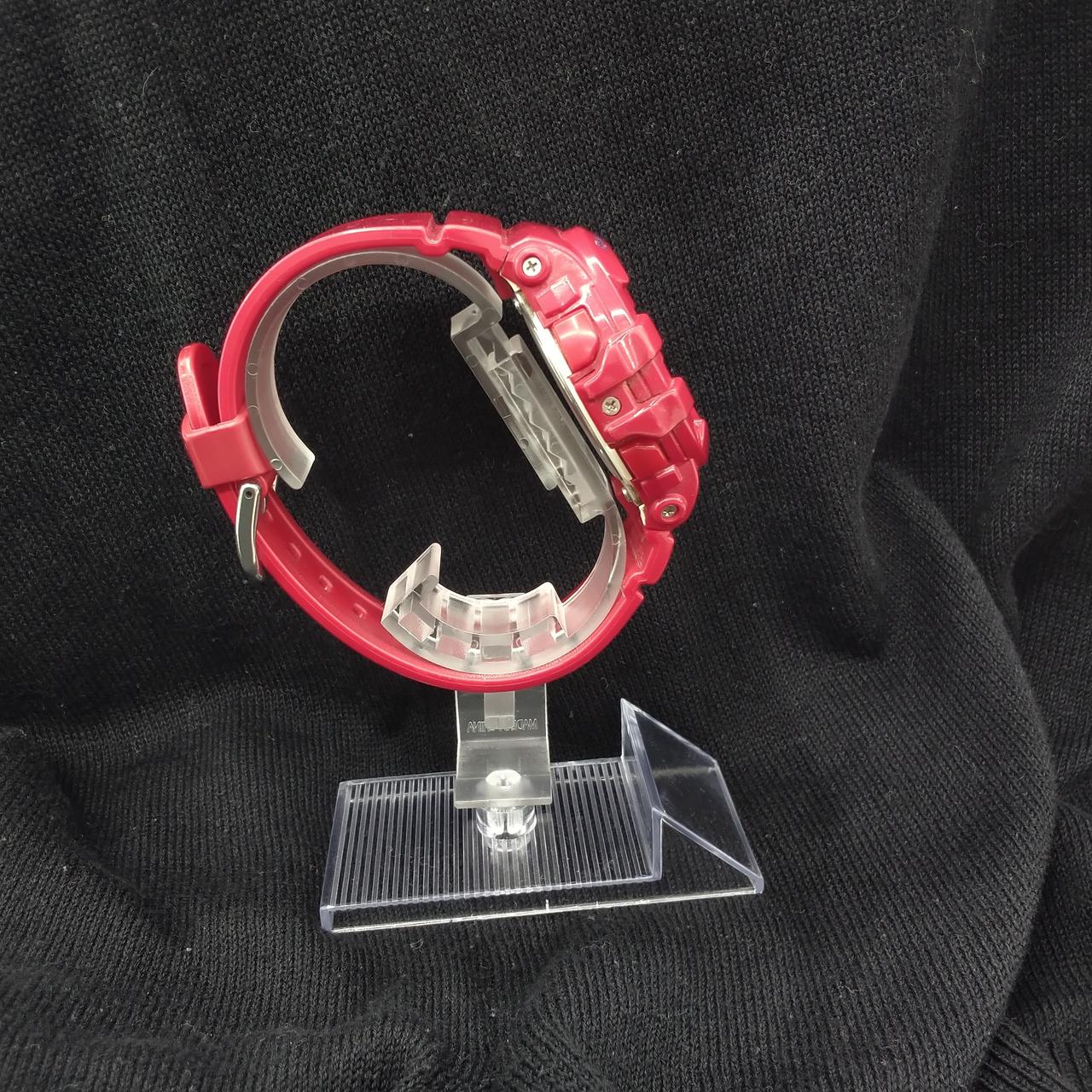 ボタン部分に塗装剥がれが見られます。