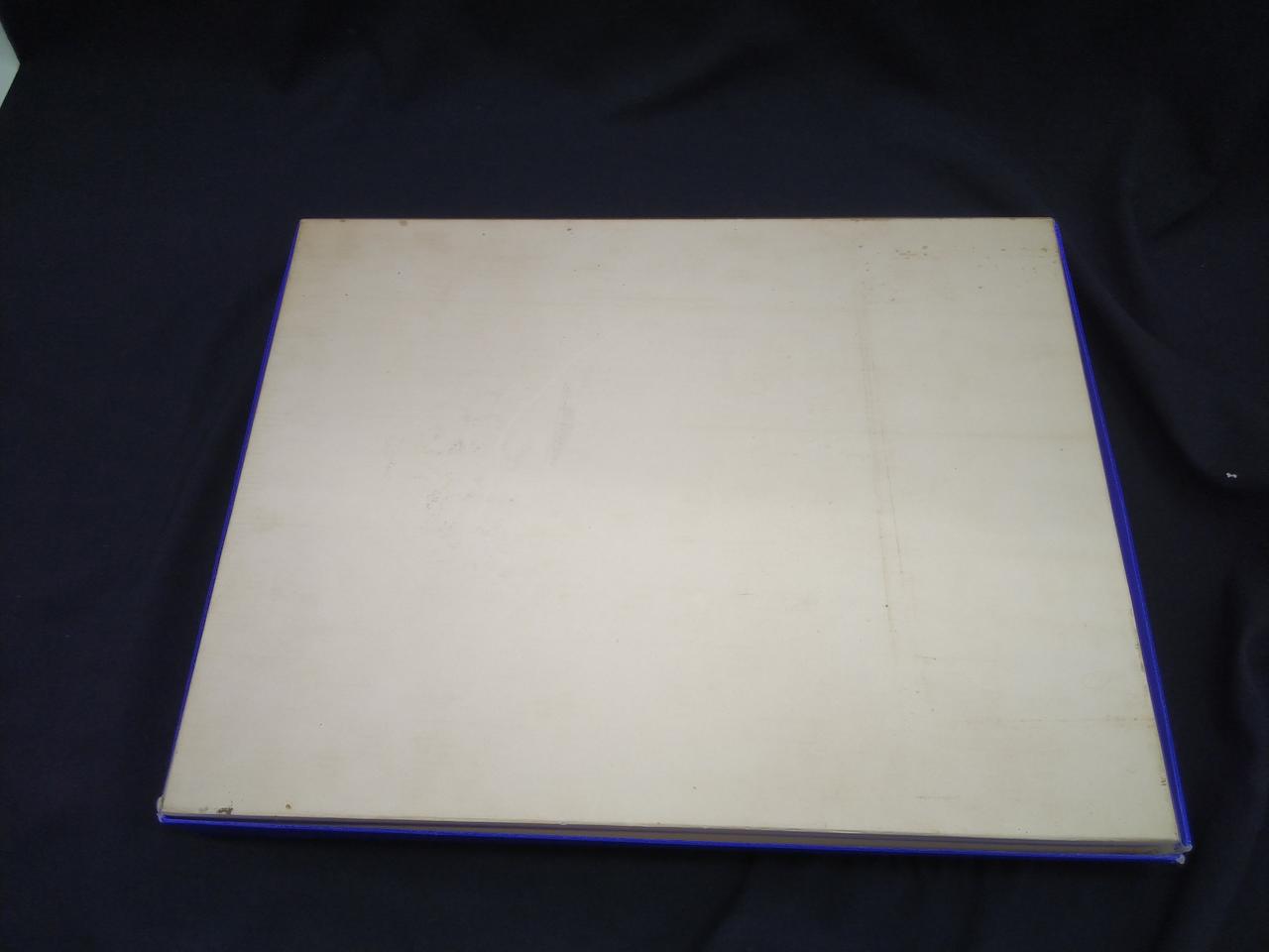 箱裏汚れがあります