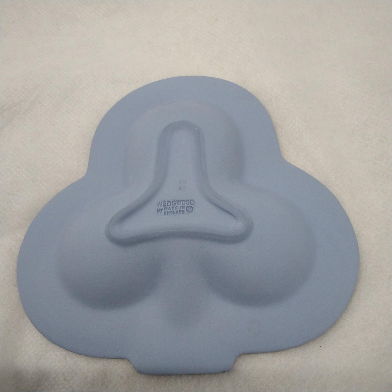 茶色いシミが付いています。