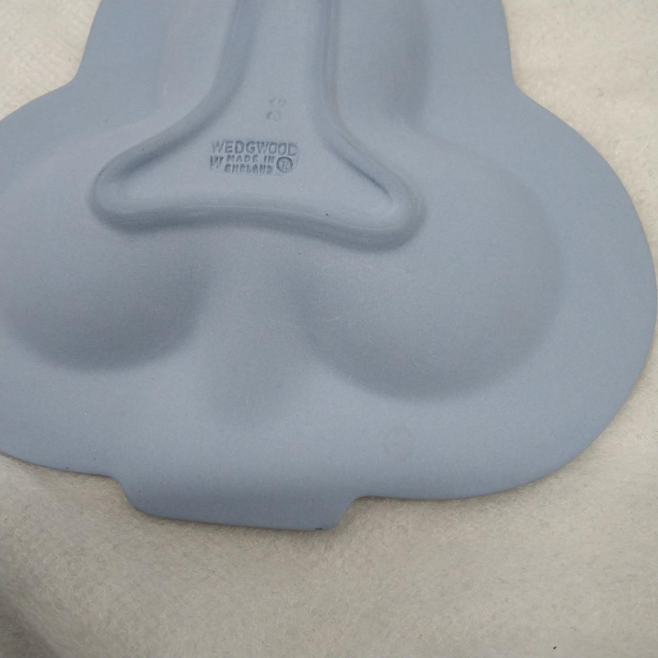 茶色いシミが付いています。