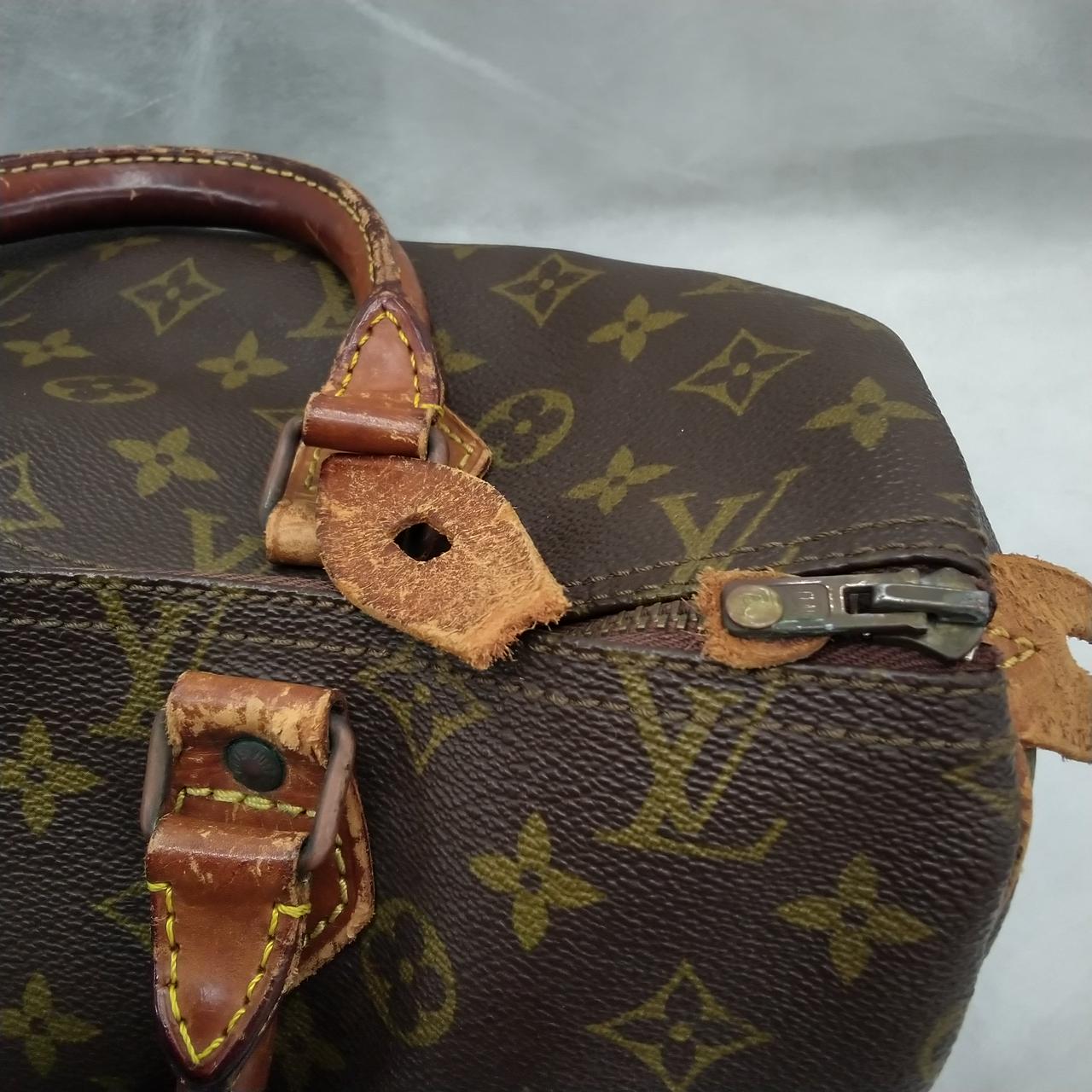 チャック取っ手がとれています。