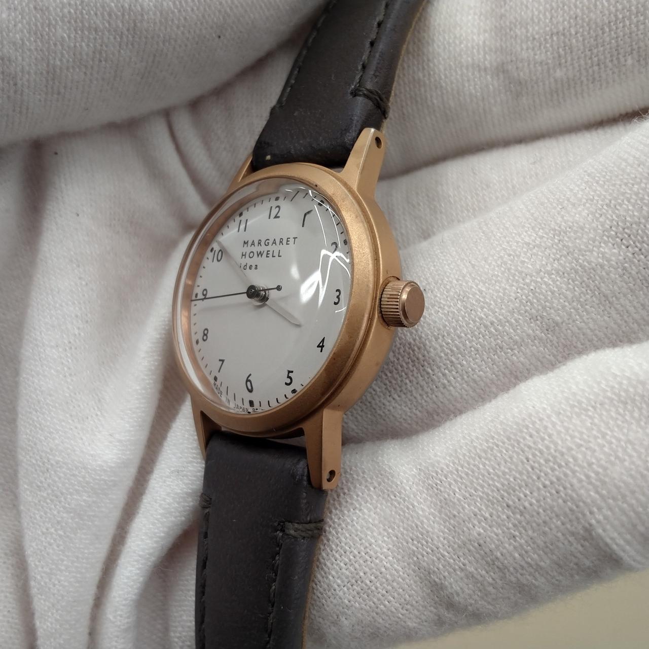 【美品.】MARGARET HOWELL 腕時計 ラウンド ゴールド ソーラー MARGARET HOWELL idea 腕時計 SOLAR DAY-DATE MESH レディース