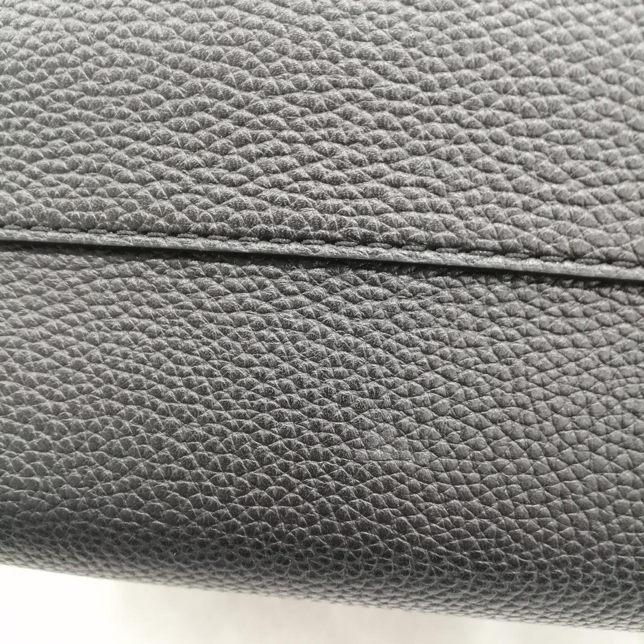 白い汚れがあります。