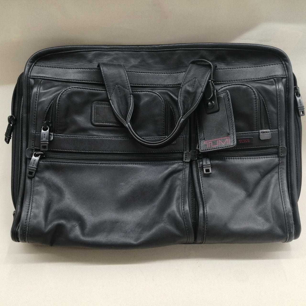 TUMI ビジネスバッグ　1回のみ使用　超美品 TUMI ALPHA JAL限定 ブラック/レッド ビジネスバッグ PCケース