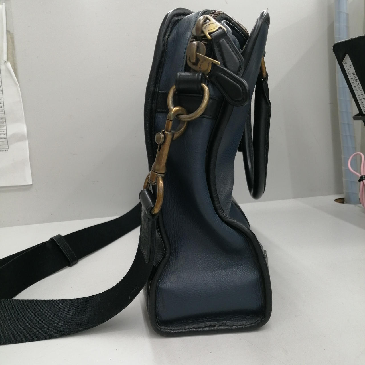 中に何もいれていないとき、S字形状に