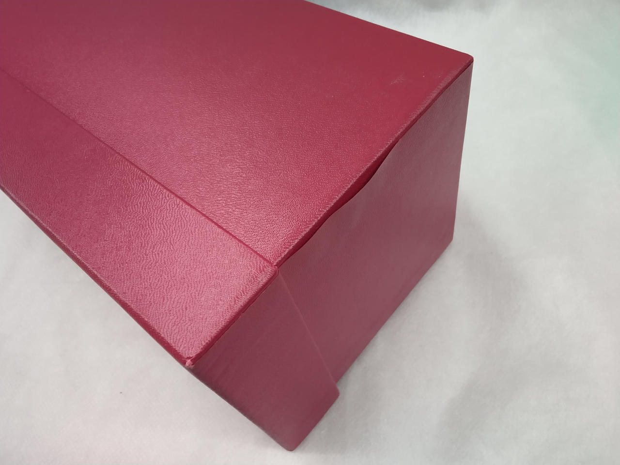 箱の側面に剥がれが見られます