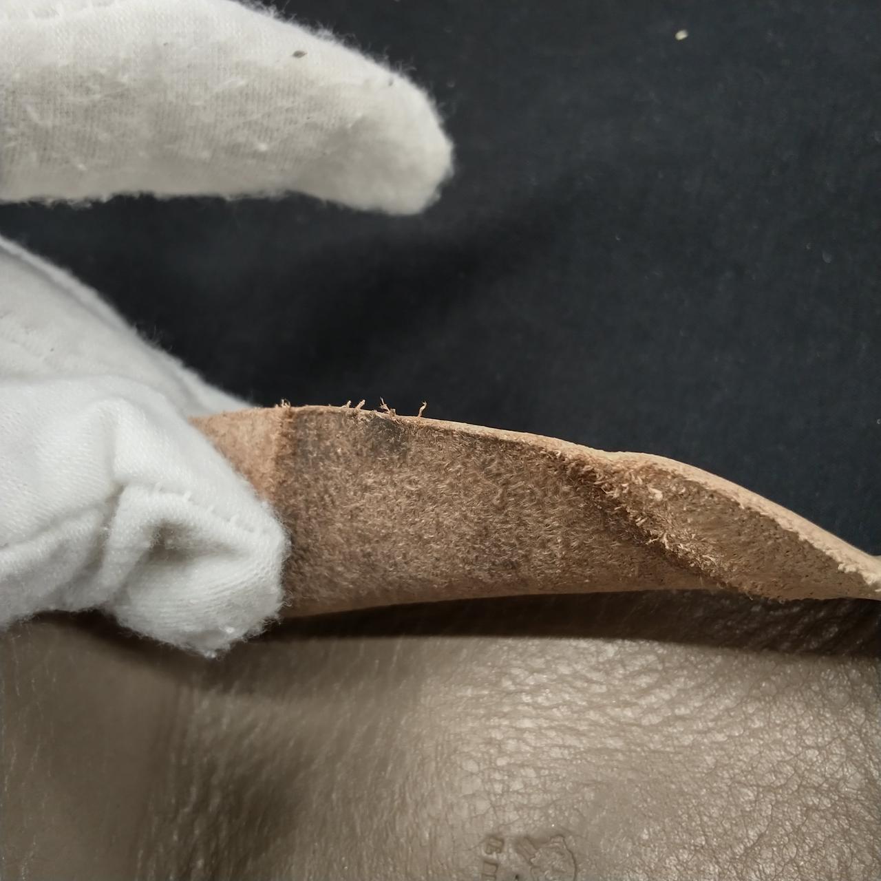 黒い汚れがあります。