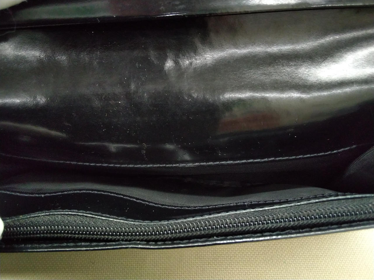 内側にキズあり