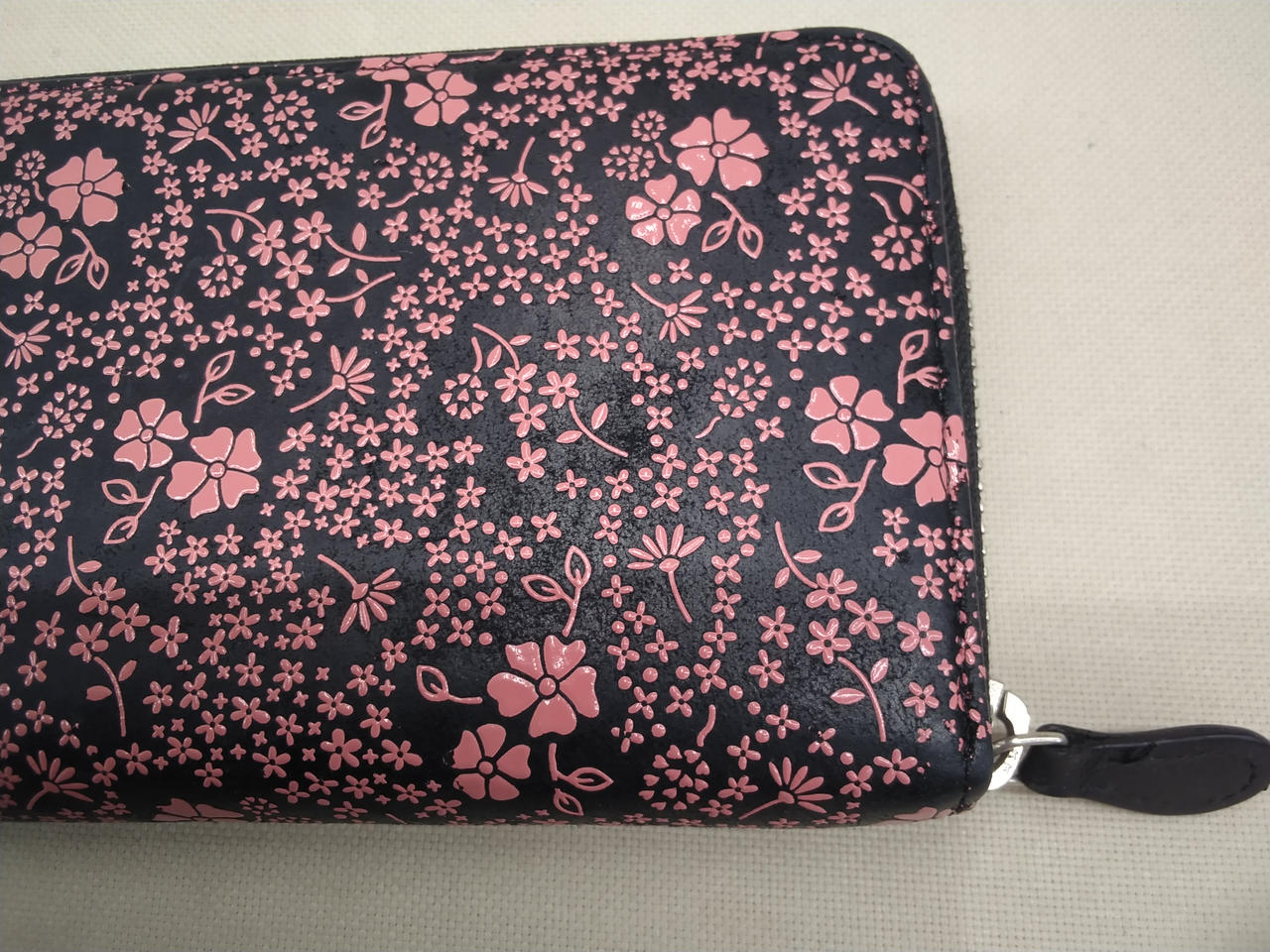 黒い部分が剥がれています