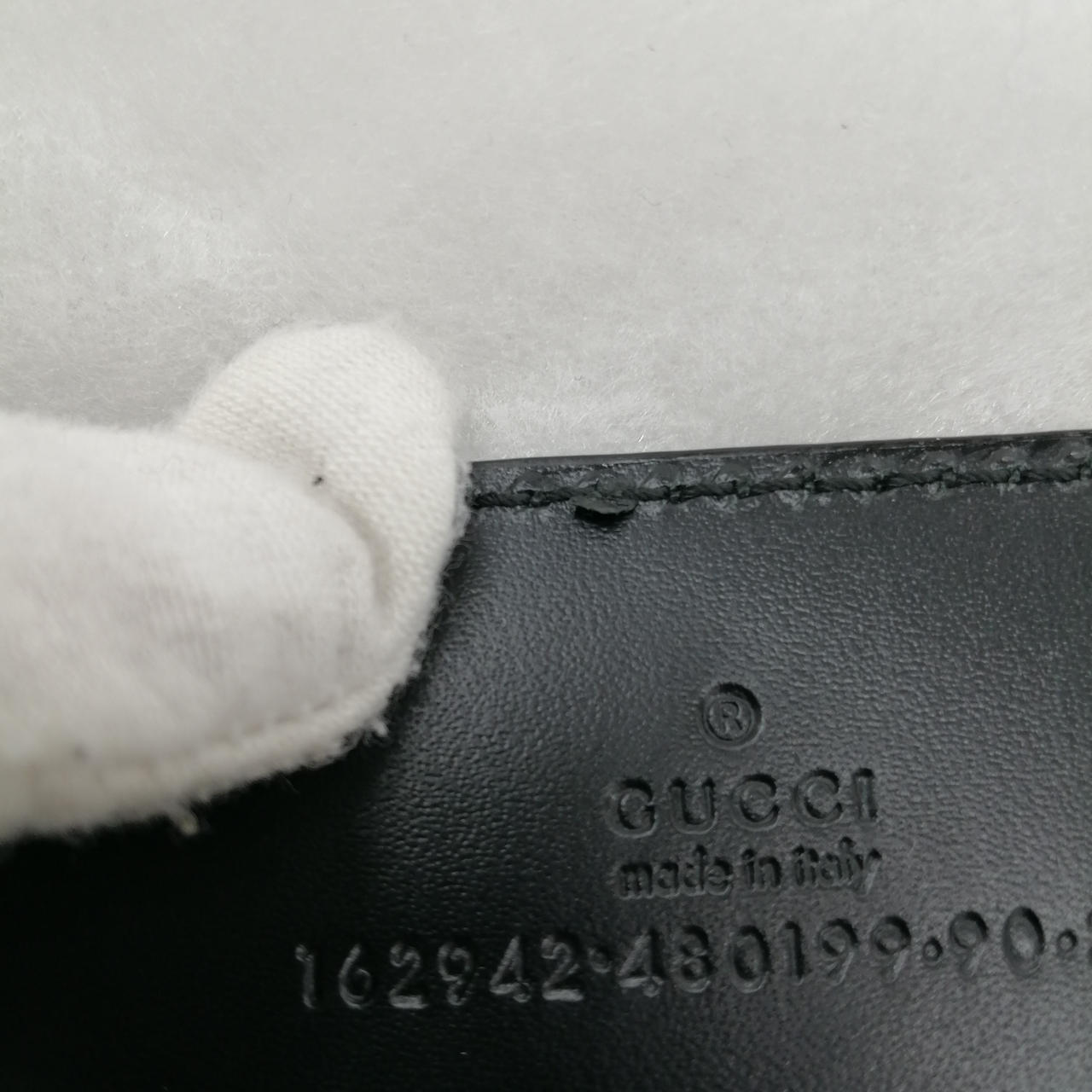 ホツレがあります。