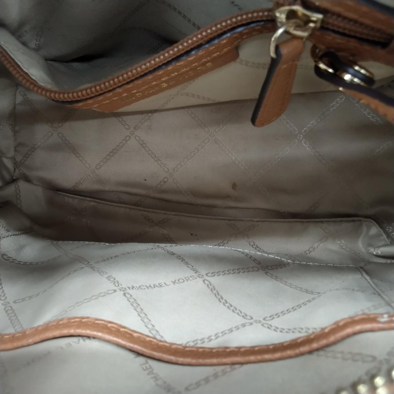 汚れが多数ついています。