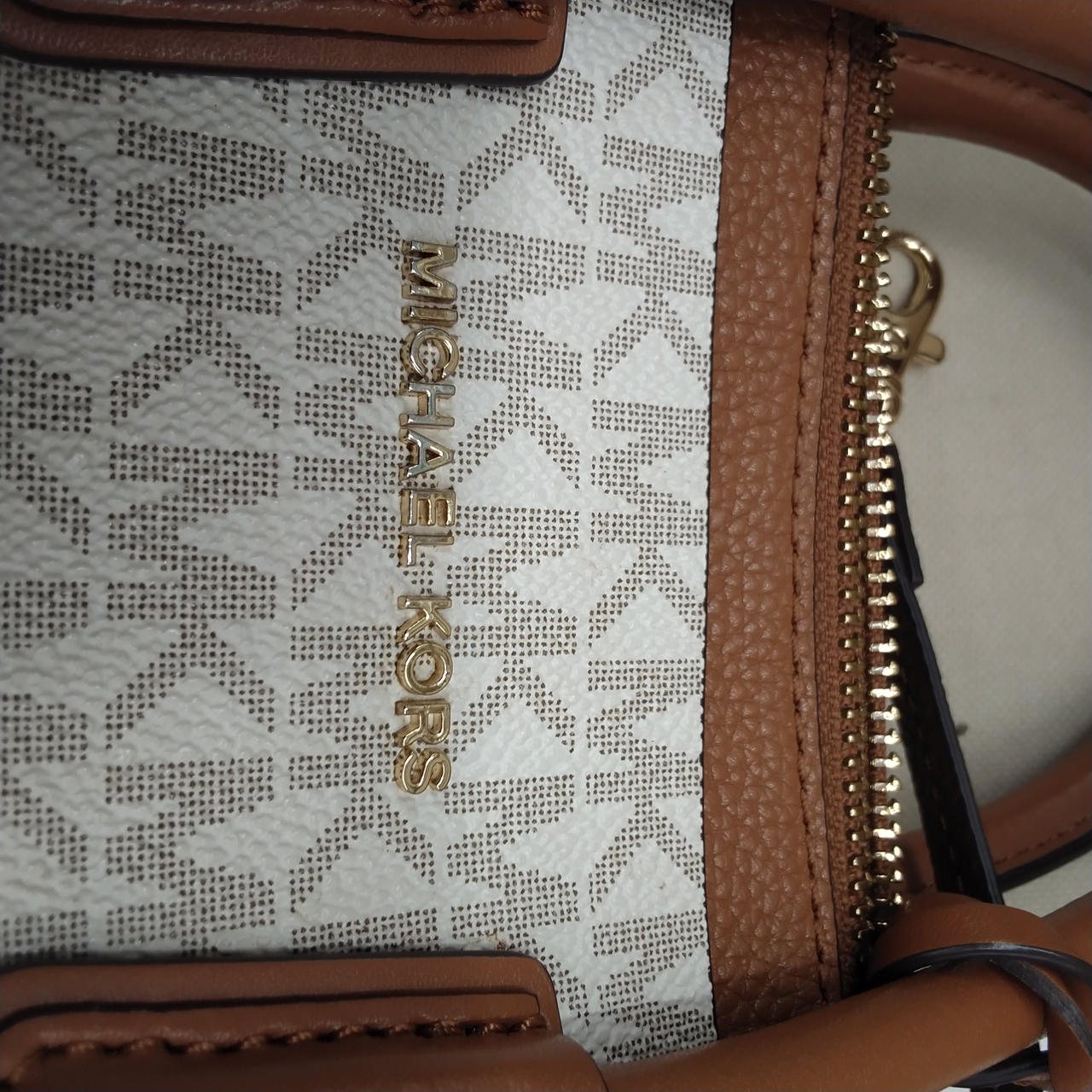 塗装剥がれがあります。