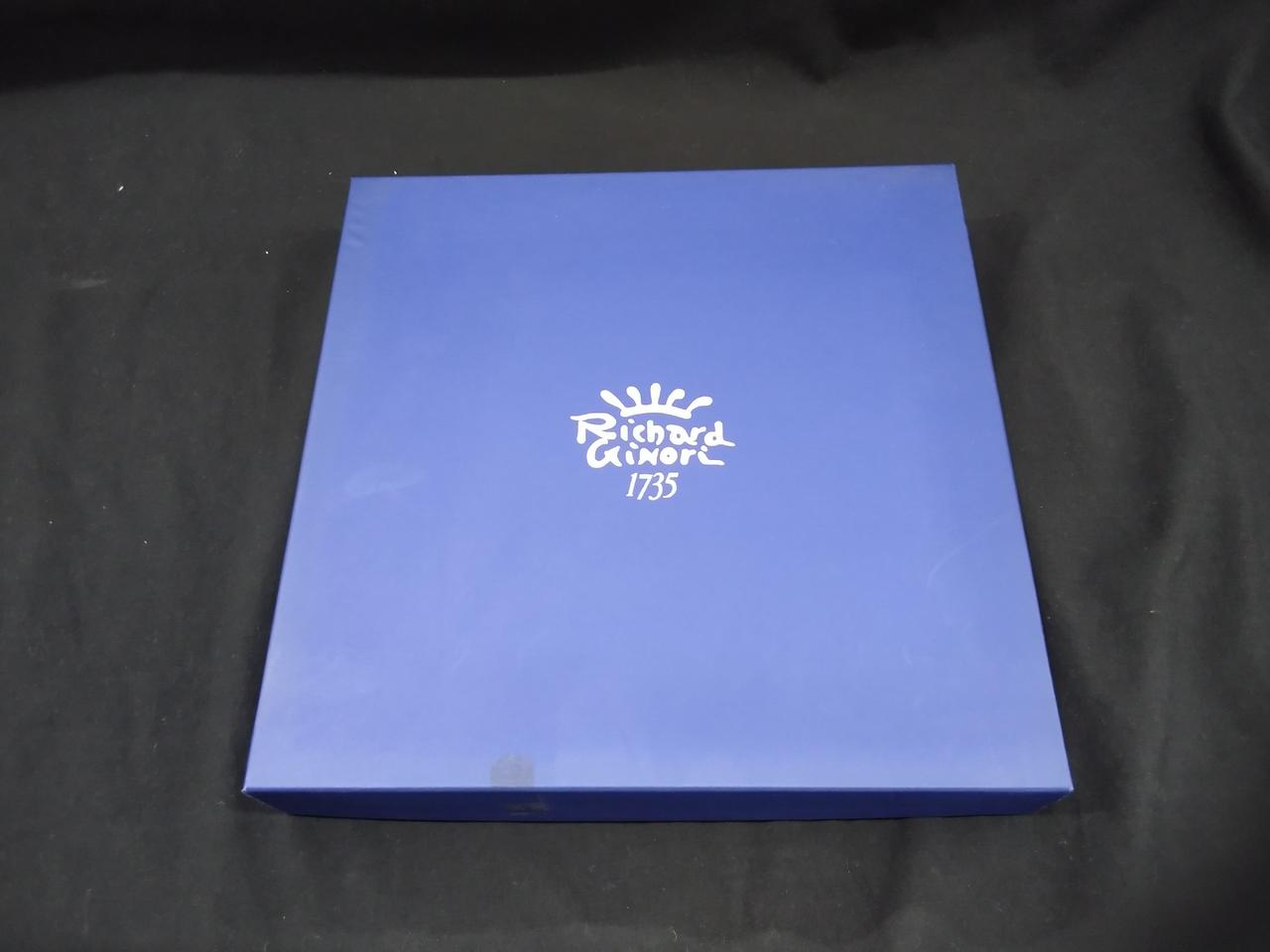 箱、全体的に汚れあります